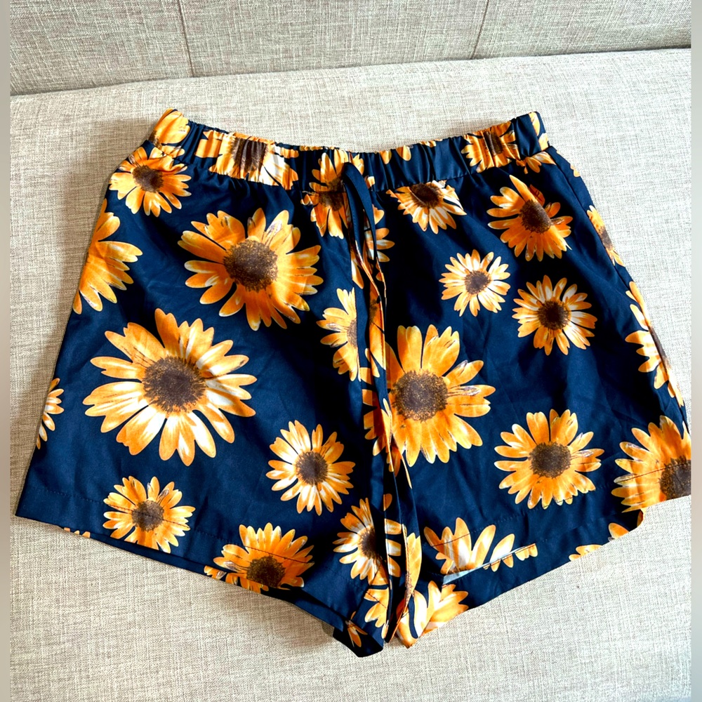 Gorgeous blue and sunflower shorts!